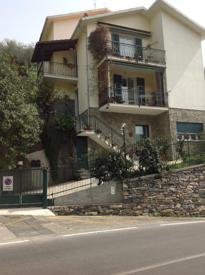 Il Nido Della Rondine Bed and Breakfast Leivi Exteriör bild