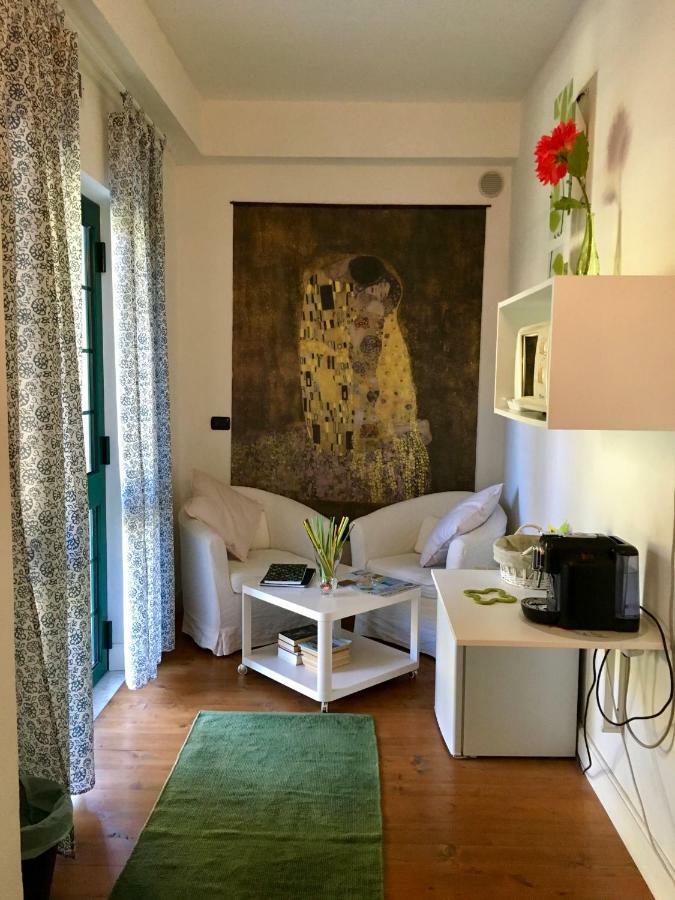 Il Nido Della Rondine Bed and Breakfast Leivi Exteriör bild