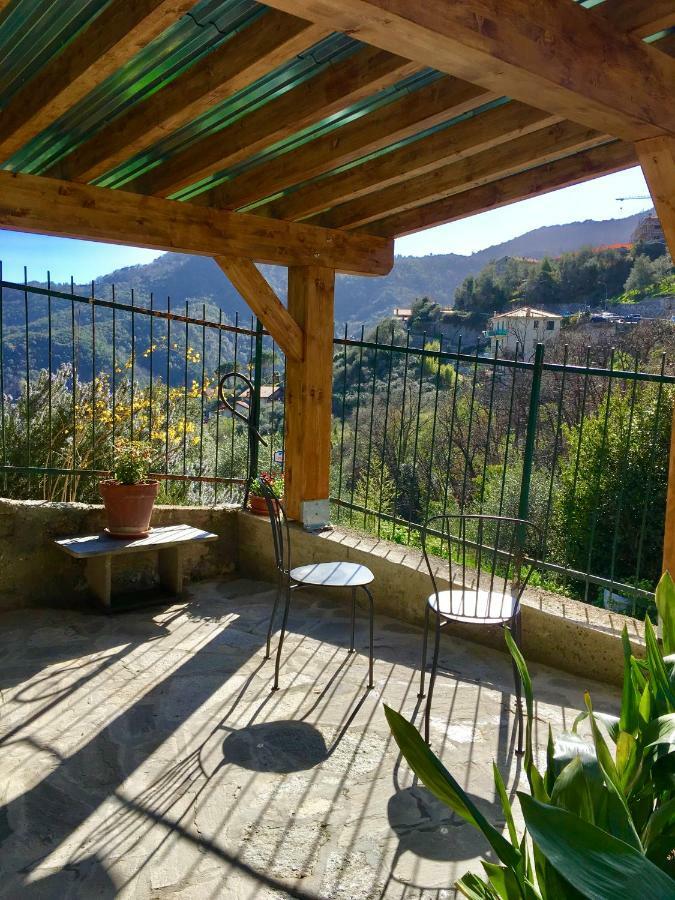 Il Nido Della Rondine Bed and Breakfast Leivi Exteriör bild