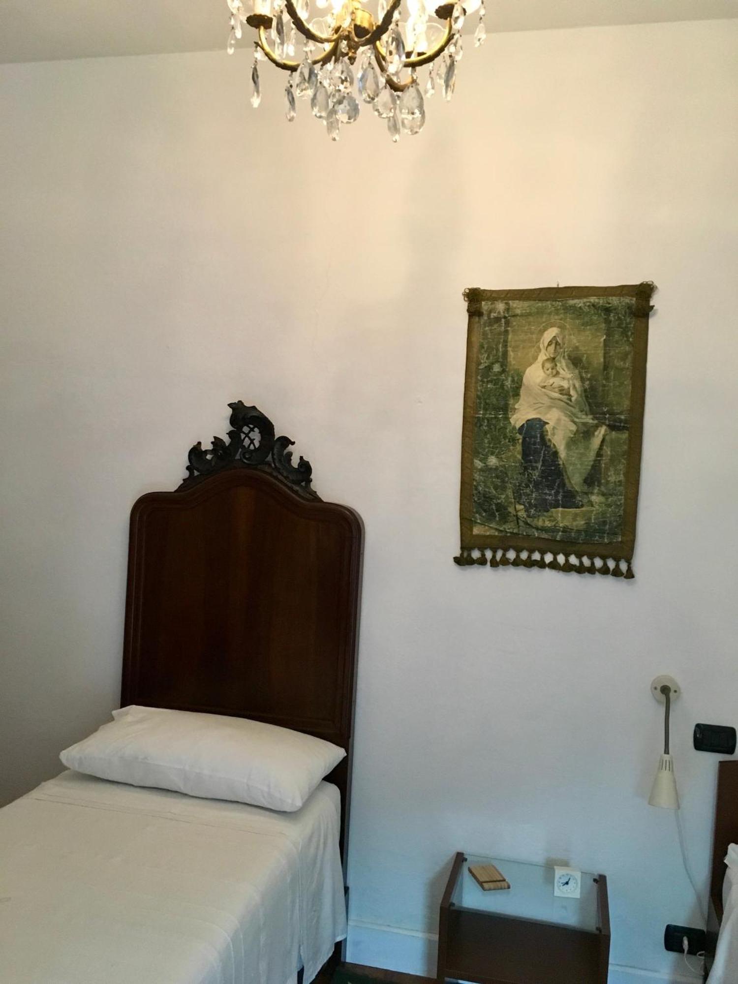 Il Nido Della Rondine Bed and Breakfast Leivi Exteriör bild