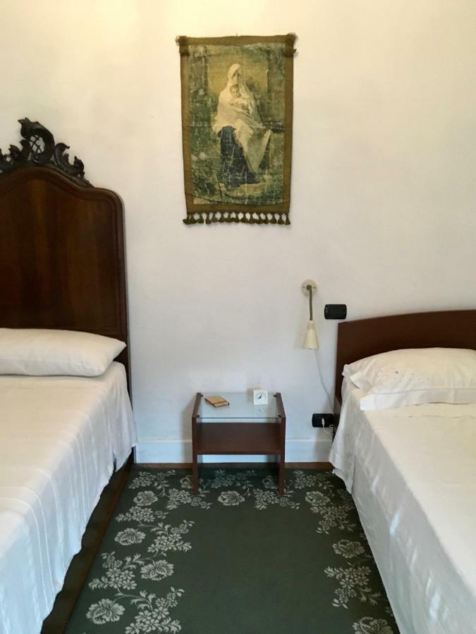Il Nido Della Rondine Bed and Breakfast Leivi Exteriör bild