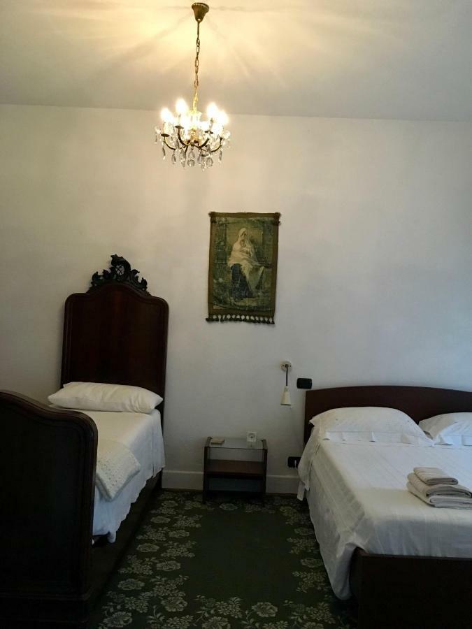 Il Nido Della Rondine Bed and Breakfast Leivi Exteriör bild