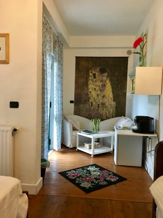 Il Nido Della Rondine Bed and Breakfast Leivi Exteriör bild